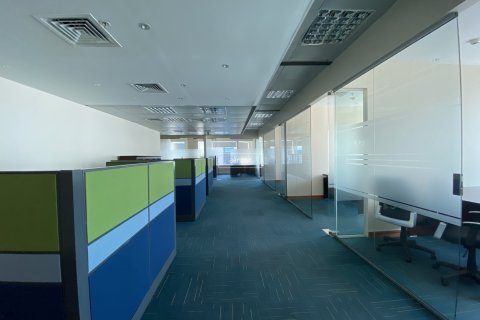 Office in Sheikh Zayed Road, Dubai, UAE 186.1 sq.m. № 624250 - photo 1