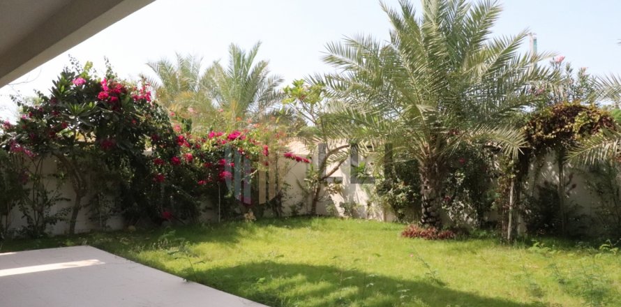 Villa on the Yas Island, Abu Dhabi, UAE 5 bedrooms, 719 sq.m. № 624161