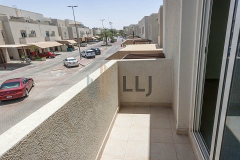 Vilë në Al Reef, Abu Dhabi, Emiratet e Bashkuara Arabe 3 dhoma gjumi, 167.2 m2. № 567875 - Foto 1
