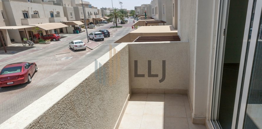 Vilë në Al Reef, Abu Dhabi, Emiratet e Bashkuara Arabe 3 dhoma gjumi, 167.2 m2. № 567875
