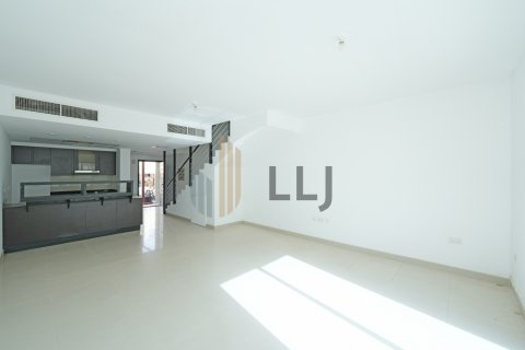Vilë në Al Reef, Abu Dhabi, Emiratet e Bashkuara Arabe 3 dhoma gjumi, 167.2 m2. № 567875 - Foto 10