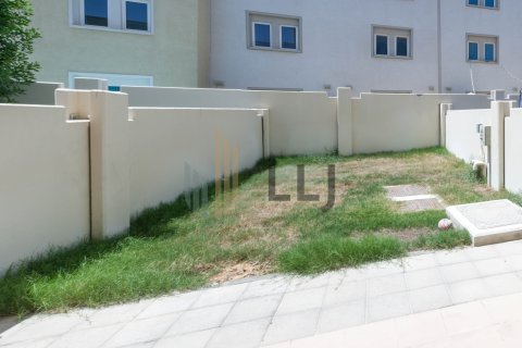 Vilë në Al Reef, Abu Dhabi, Emiratet e Bashkuara Arabe 3 dhoma gjumi, 167.2 m2. № 567875 - Foto 2