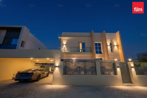 Villa para venda em Dubai, EAU 6 quartos, 617.1 m2 № 717930 - foto 1