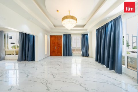 Villa para venda em Dubai, EAU 6 quartos, 617.1 m2 № 717930 - foto 3
