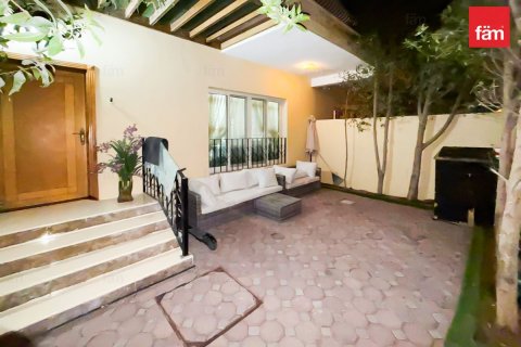 Shtëpi në qytet në Dubai, Emiratet e Bashkuara Arabe 3 dhoma gjumi, 367.9 m2. № 614336 - Foto 26