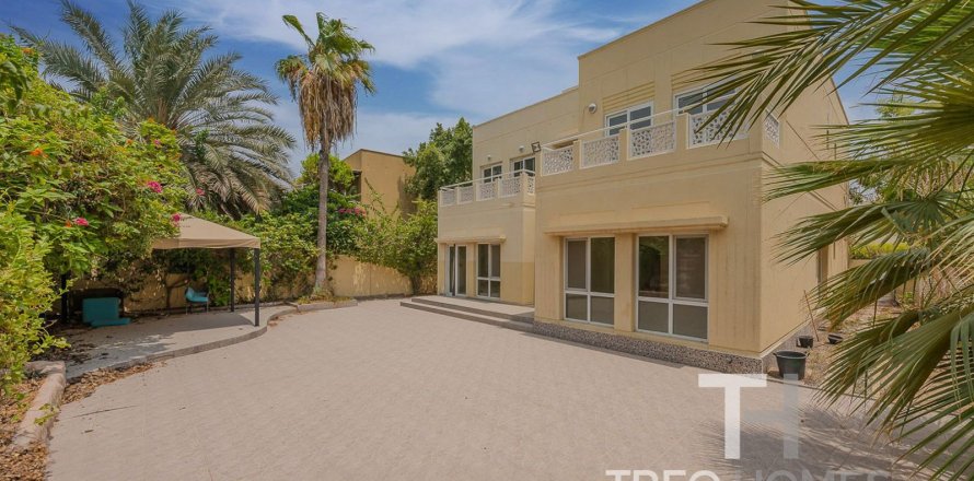 Villa a Meadows, Dubai, EAU 5 camere da letto, 570 mq. № 586567