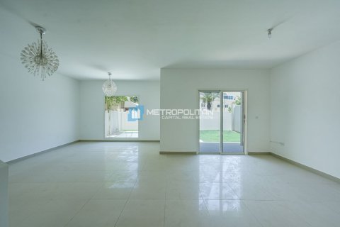 Commercial property in Al Reef, Abu Dhabi, UAE 5 bedrooms, 273 sq.m. № 594577 - photo 2