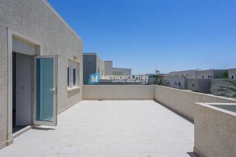 Commercial property in Al Reef, Abu Dhabi, UAE 5 bedrooms, 273 sq.m. № 594577 - photo 1