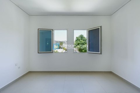 Commercial property in Al Reef, Abu Dhabi, UAE 5 bedrooms, 273 sq.m. № 594577 - photo 11