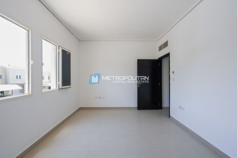 Commercial property in Al Reef, Abu Dhabi, UAE 5 bedrooms, 273 sq.m. № 594577 - photo 12