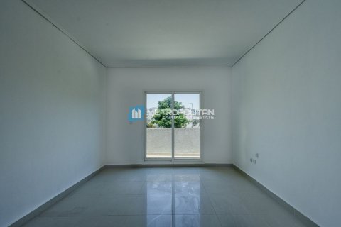 Commercial property in Al Reef, Abu Dhabi, UAE 5 bedrooms, 273 sq.m. № 594577 - photo 8