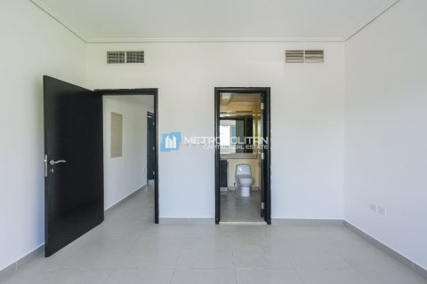Commercial property in Al Reef, Abu Dhabi, UAE 5 bedrooms, 273 sq.m. № 594577 - photo 6
