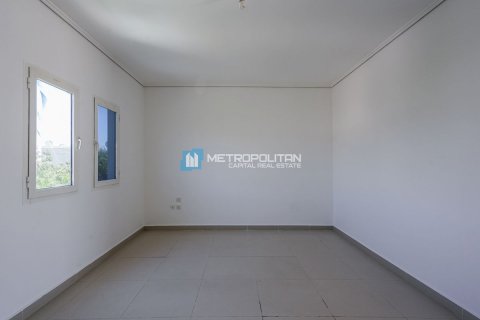 Commercial property in Al Reef, Abu Dhabi, UAE 5 bedrooms, 273 sq.m. № 594577 - photo 5