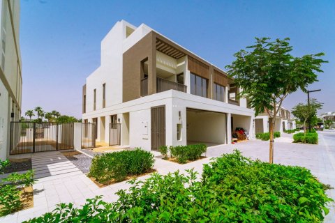 Vila v Dubai Sports City, SAE 4 spálne, 269 m2 č. 734392 - Fotografia 1