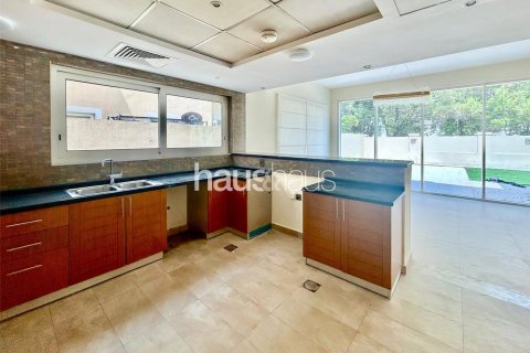 Villa in Jumeirah Park, Dubai, UAE 4 bedrooms, 386 sq.m. № 626746 - photo 6