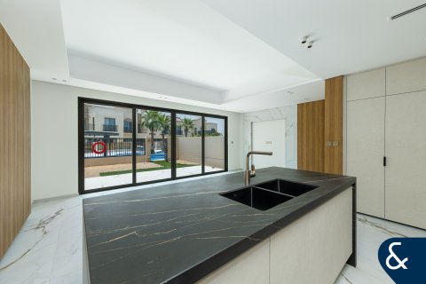 Kaupunkipientalo Jumeirah Golf Estates, Dubai, Arabiemiraatit 3 makuuhuonetta, 204 m2 № 667634 - kuva 3