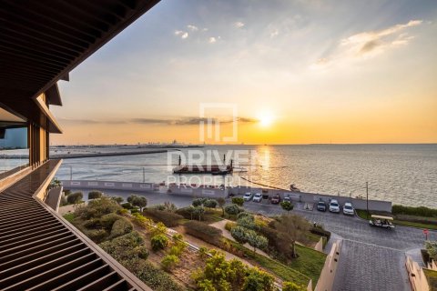 Apartment in Jumeirah, Dubai, UAE 1 bedroom, 150 sq.m. № 601574 - photo 4