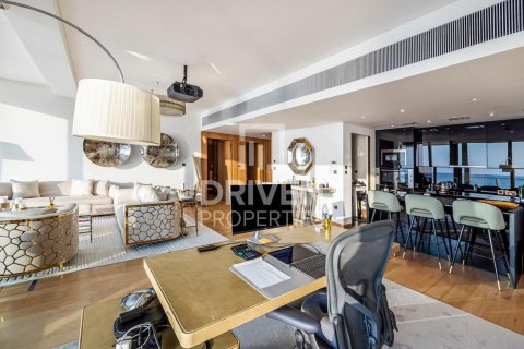 Apartment in Jumeirah, Dubai, UAE 1 bedroom, 150 sq.m. № 601574 - photo 7