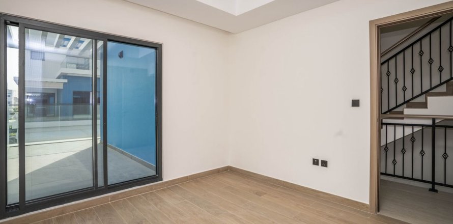 Townhouse in Dubai, UAE 5 bedrooms, 219.6 sq.m. № 722385