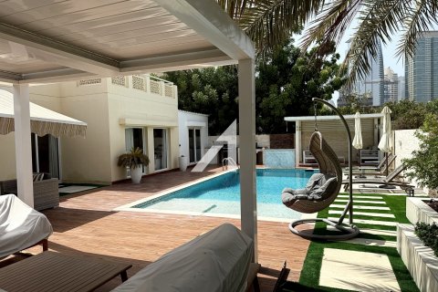 Villa in Dubai, UAE 5 bedrooms, 376.3 sq.m. № 633287 - photo 29