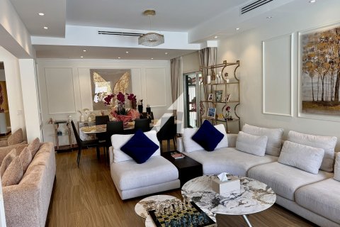 Villa in Dubai, UAE 5 bedrooms, 376.3 sq.m. № 633287 - photo 4