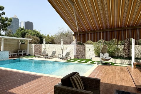 Villa in Dubai, UAE 5 bedrooms, 376.3 sq.m. № 633287 - photo 31