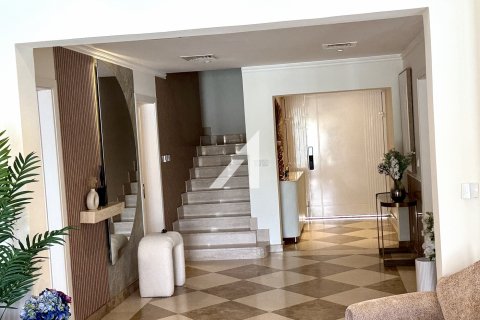 Villa in Dubai, UAE 5 bedrooms, 376.3 sq.m. № 633287 - photo 21
