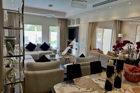 Villa in Dubai, UAE 5 bedrooms, 376.3 sq.m. № 633287 - photo 7