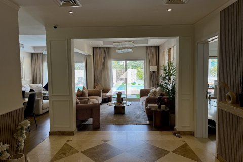 Villa in Dubai, UAE 5 bedrooms, 376.3 sq.m. № 633287 - photo 9