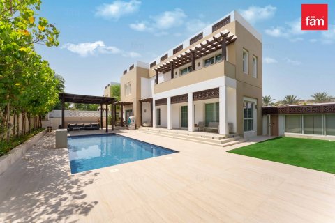 Vila di Dubai, UEA 5 kamar tidur, 816.4 m2 nomor 622285 - foto 1
