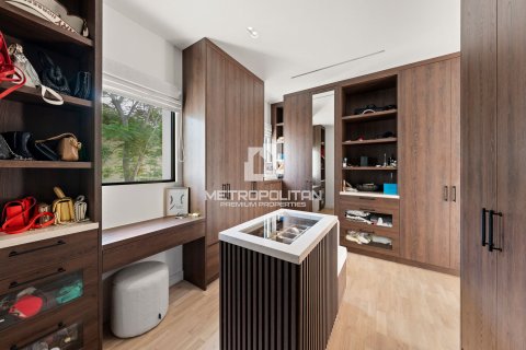 Villa te huur in Jumeirah Golf Estates, Dubai, VAE 5 slaapkamers, 822 vr.m., nr 663599 - foto 12