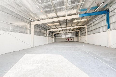 Warehouse in Al Quoz, Dubai, UAE 371.6 sq.m. № 569277 - photo 4