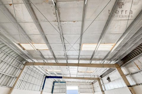 Warehouse in Al Quoz, Dubai, UAE 371.6 sq.m. № 569277 - photo 3