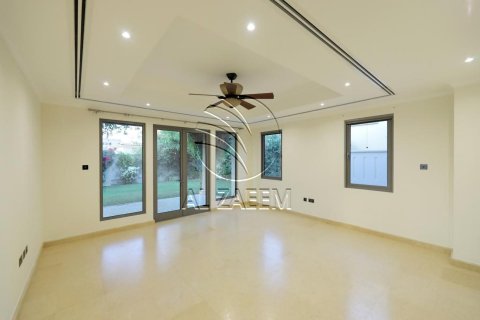 Vila na Saadiyat Island, Abu Dhabi, SAE 5 spální, 650 m2 č. 615385 - Fotografia 3