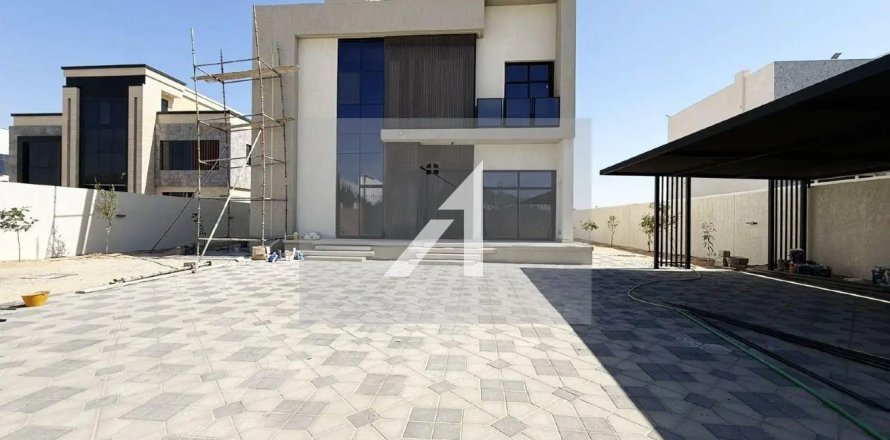 Villa asukohaga Al Aweer, Dubai, AÜE: 4 magamistoaga, 1132 m² Nr 695582
