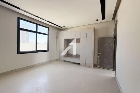 Üürile anda villa asukohaga Al Aweer, Dubai, AÜE: 4 magamistoaga, 1132 m² Nr 695582 - pilt 11