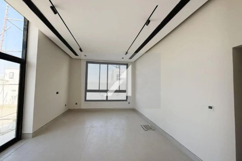 Üürile anda villa asukohaga Al Aweer, Dubai, AÜE: 4 magamistoaga, 1132 m² Nr 695582 - pilt 10