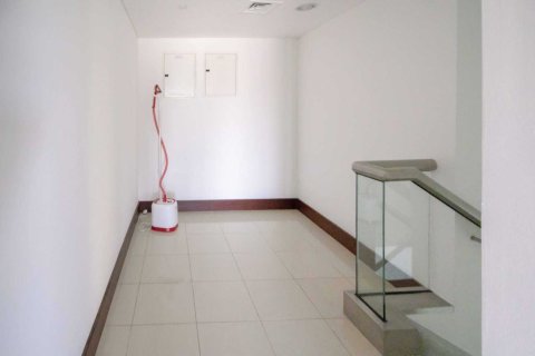 Huoneisto World Trade Center, Dubai, Arabiemiraatit 2 makuuhuonetta, 196 m2 № 690451 - kuva 2