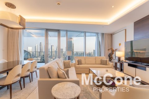 Appartamento in affitto a Downtown Dubai (Downtown Burj Dubai), Dubai, EAU 3 camere da letto, 226.5 mq. № 587439 - foto 1