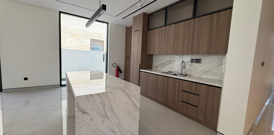 Villa itt: Dubai South (Dubai World Central), EAE, 5 hálószoba, 618 m², azonosító: 701763