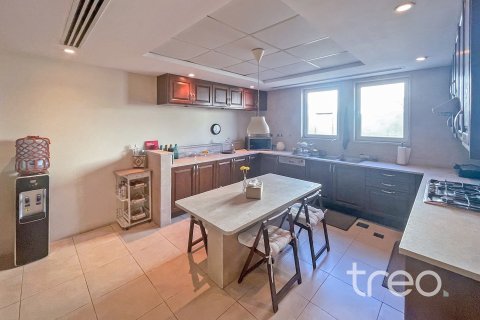 Villa til leie i Jumeirah Park, Dubai, Emiratene 4 soverom, 402.73 kvm Nr. 733461 - Foto 9