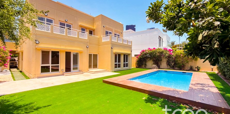 Vilë në Meadows, Dubai, Emiratet e Bashkuara Arabe 5 dhoma gjumi, 354.89 m2. № 733460