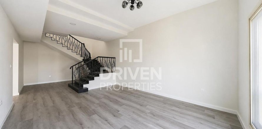 Вілла в Аль-Барша, Дубай, ОАЕ 4 спальні, 326.83м2 № 768626