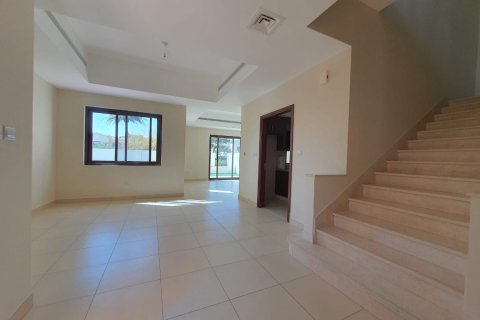 Casa urbana para arrendamento em Reem, Dubai, EAU 4 quartos, 297 m2 № 701681 - foto 9