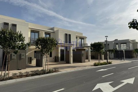 Townhouse in Al Hamra Village, Ras Al Khaimah, UAE 2 bedrooms, 136.9 sq.m. № 702834