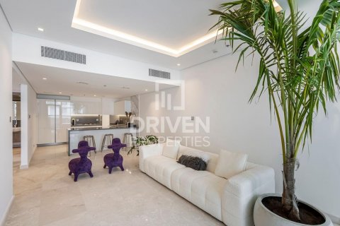 Business Bay, Dubai, BAE’de satılık townhouse 4 yatak odası, 423 m&sup2; No 602303 - fotoğraf 1