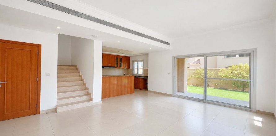 Ridamaja asukohaga Dubai, AÜE: 3 magamistoaga, 281.2 m² Nr 548133