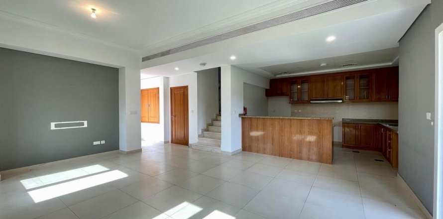 Rijtjeshuis in Dubai, VAE 3 slaapkamers, 281.2 vr.m. nr 548133