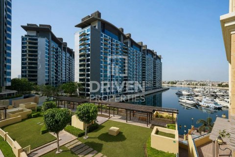 Apartament në Palm Jumeirah, Dubai, Emiratet e Bashkuara Arabe 2 dhoma gjumi, 179.77 m2. № 765288 - Foto 18