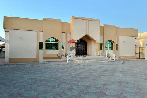 阿联酋 Al Ain Zakher 待租 : 5 卧, 297 平方米 , 编号604572 - 照片 1